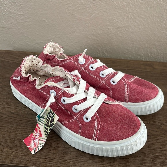 NWT Women’s Tommy Bahama Casual Slip on Scrunch back Memory Foam Sneakers Red 8 - Picture 1 of 8